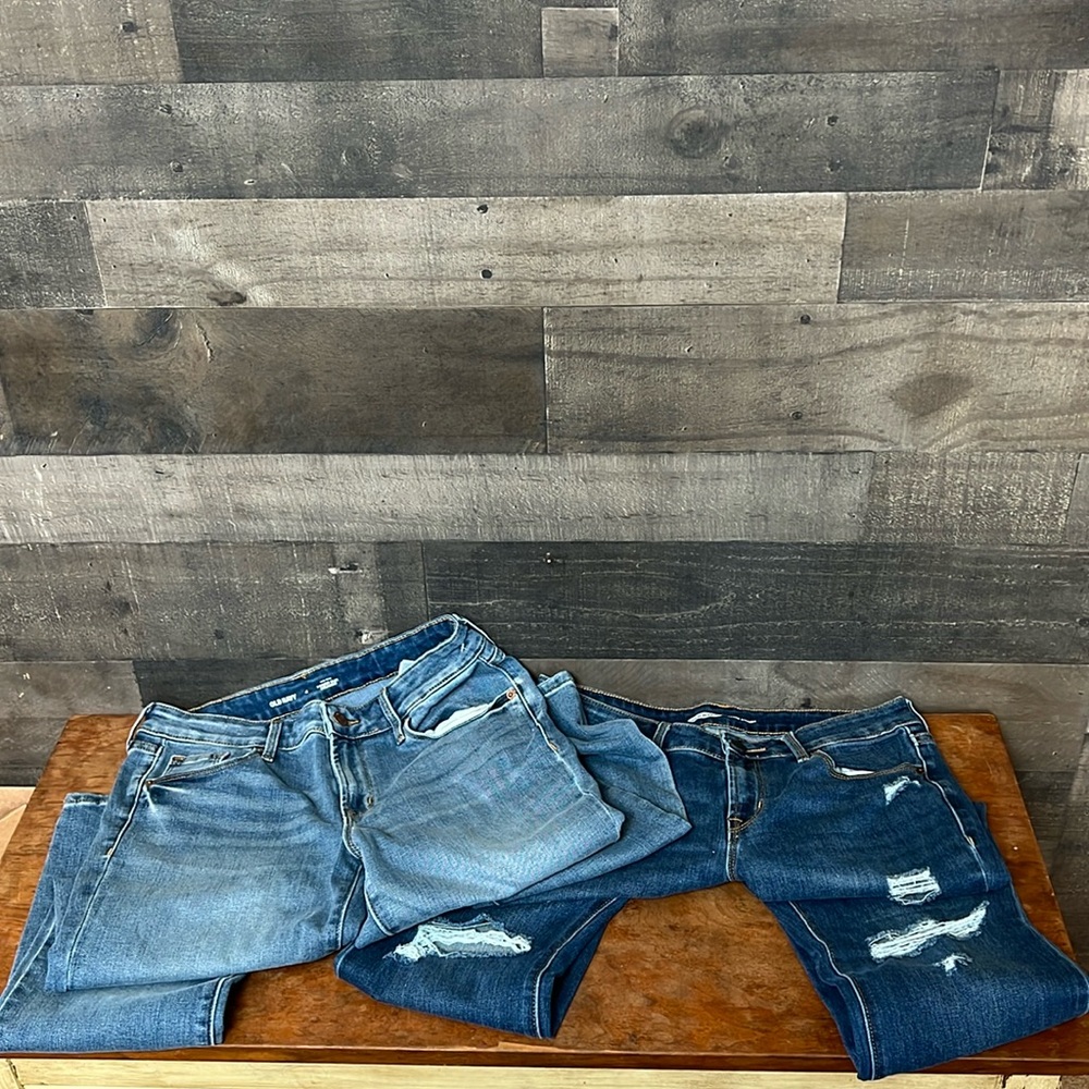 2 Pairs of Lightly Worn Size 4 Old Navy Jeans